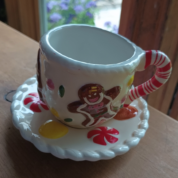 Vintage International Gingerbread House Tea Pot - Picture 3 of 15